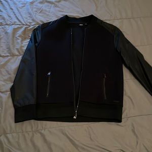 Hugo boss jaket brand new size M Rea su to send
